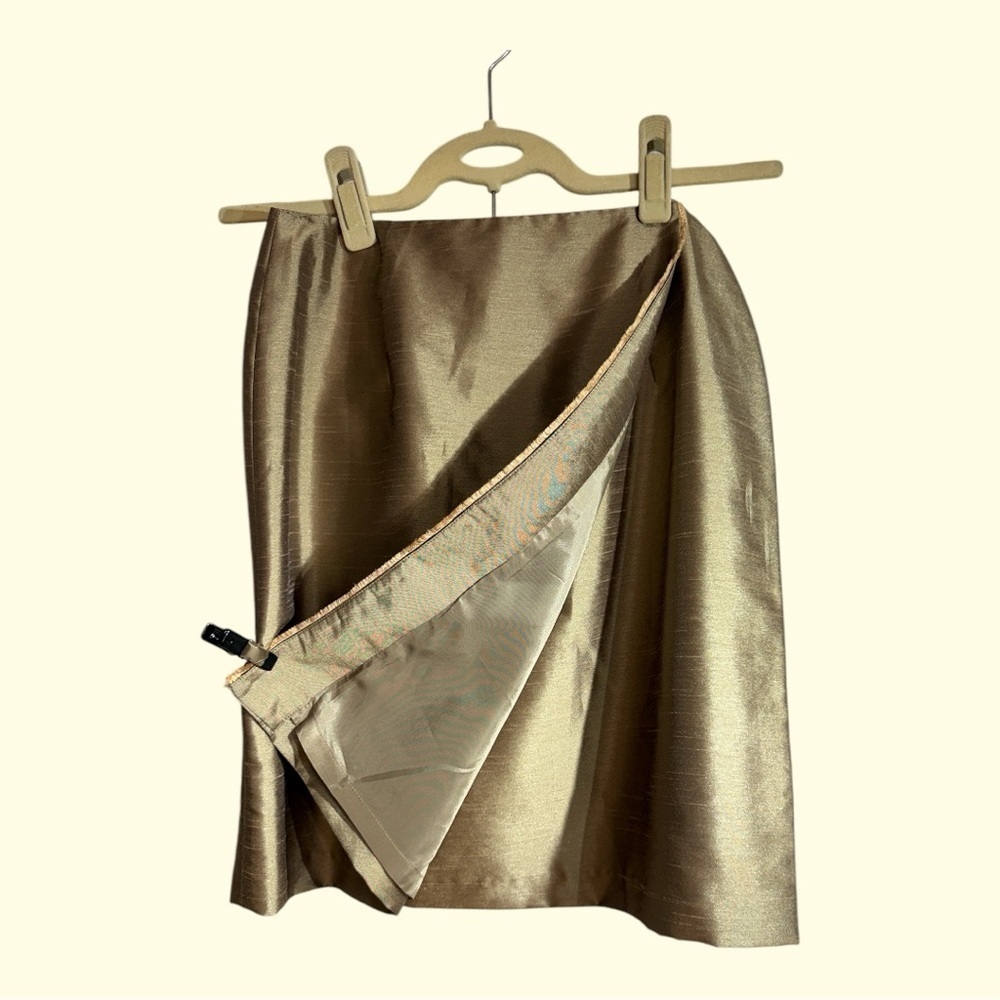 Donna Gray Wrap Skirt Matte Gold Satin-Textured Fringe Edge Size 4 - Picture 3 of 8